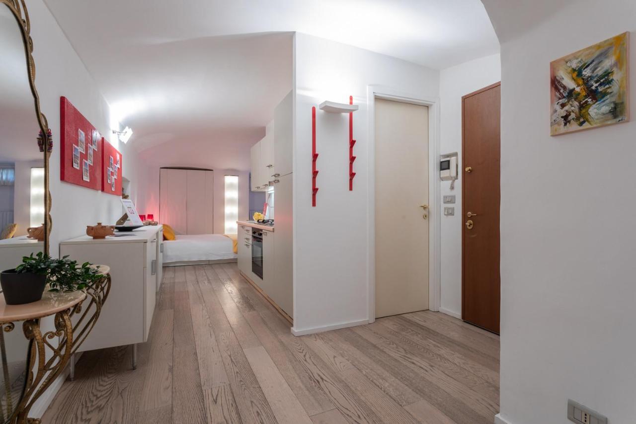 Apartment Red Near Porta Nuova By Wonderful Italy