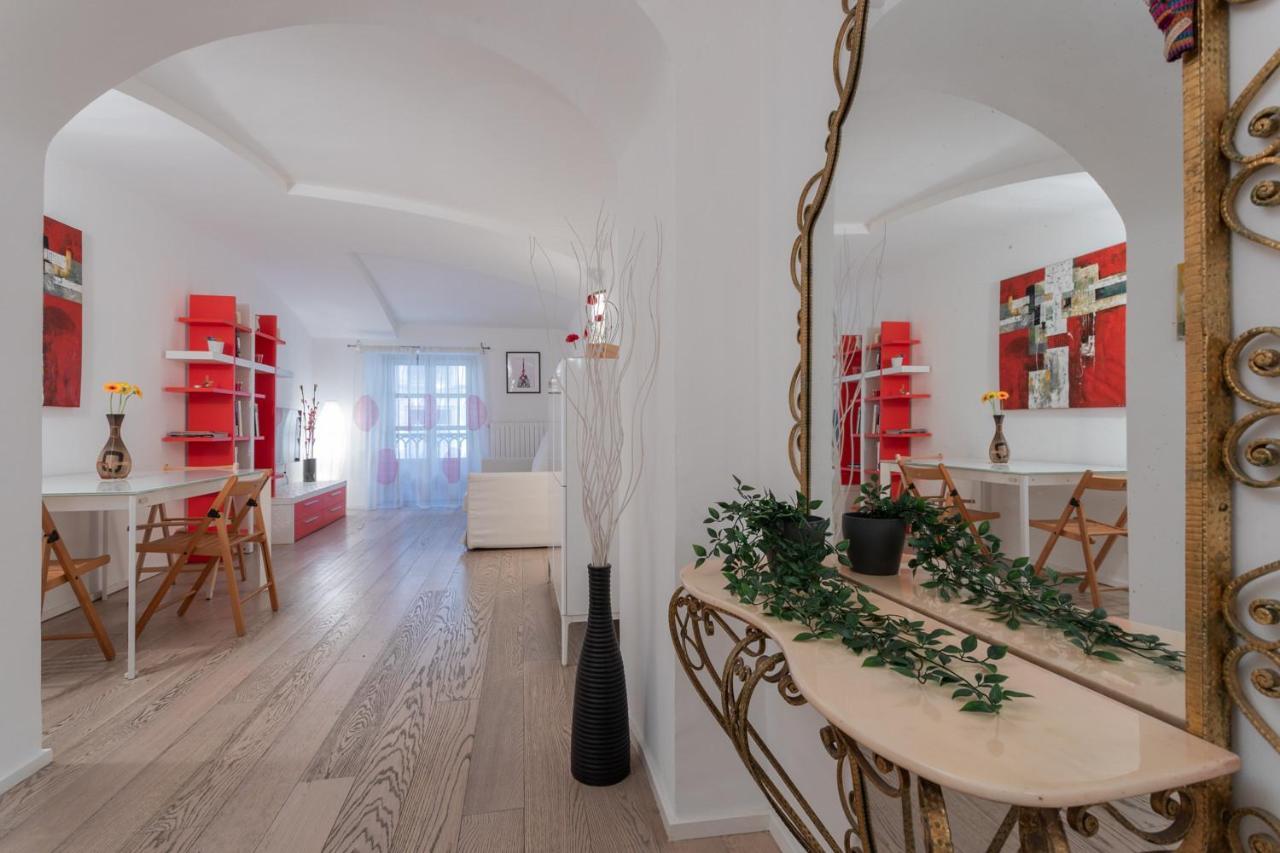 Red Near Porta Nuova By Wonderful Italy Apartment